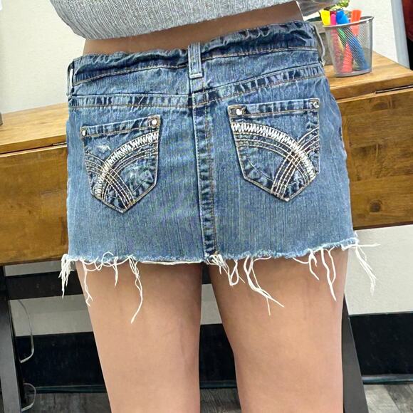 Low Rise Decree Mini Denim Skirt Size 5 - Picture 2 of 7